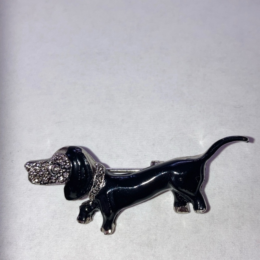 Vintage Brooch dachshund made of enamel with rhinestones perfect condition.